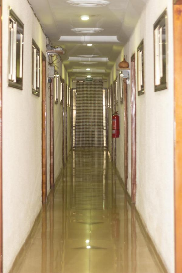 Lou Ralph Hotel Аккра Экстерьер фото